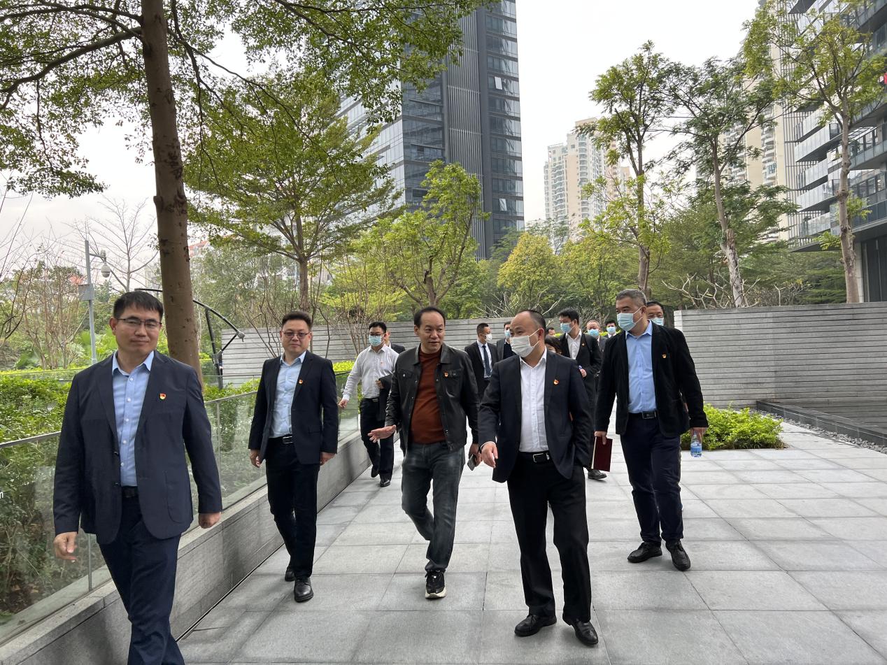 黨建引領(lǐng)物業(yè)服務(wù)行業(yè)高質(zhì)量發(fā)展 南山區(qū)物業(yè)管理指導(dǎo)委員會促進(jìn)聯(lián)合會黨委與華僑城物業(yè)(集團(tuán))聯(lián)合開展主題黨日活動